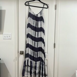 Smell The Roses blue/ white maxi dress. Size large.